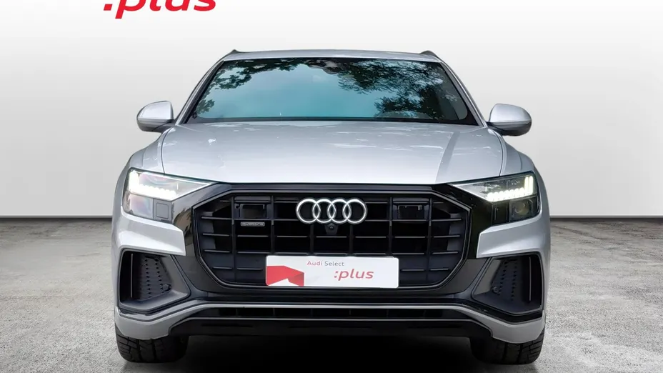 AUDI Q8 -