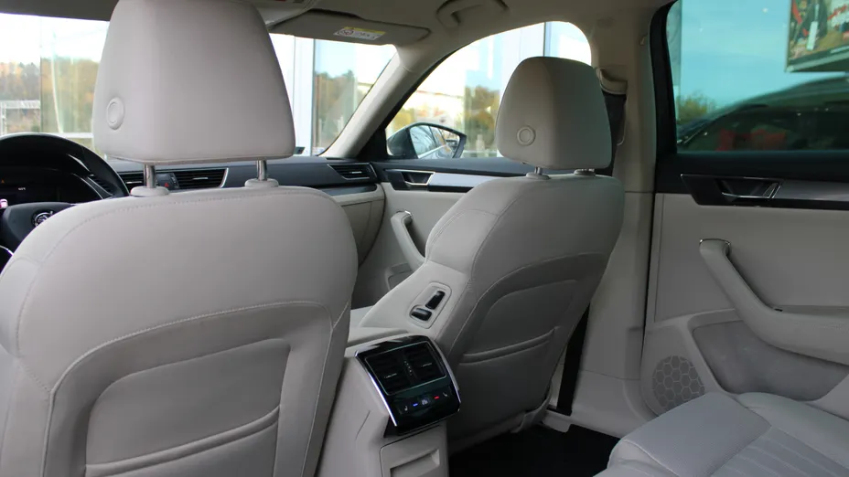 SKODA Superb Superb 2.0 TDI SCR Style DSG