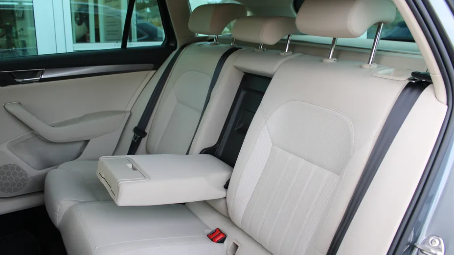 SKODA Superb Superb 2.0 TDI SCR Style DSG