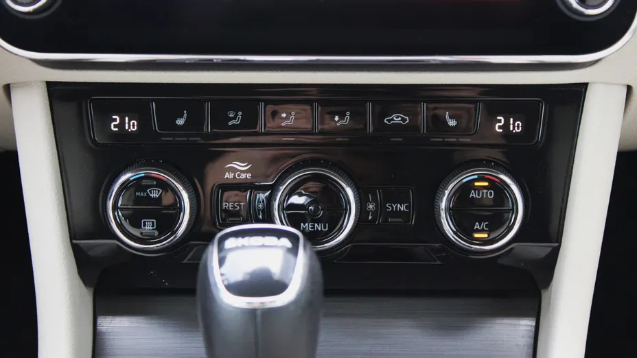 SKODA Superb Superb 2.0 TDI SCR Style DSG