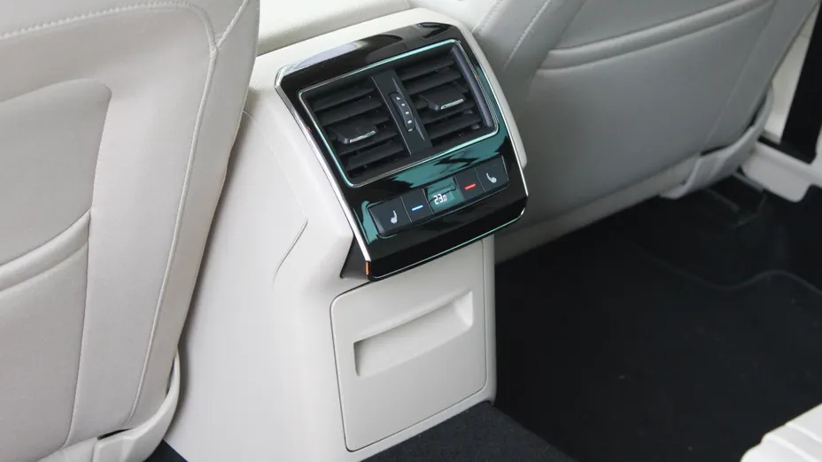 SKODA Superb Superb 2.0 TDI SCR Style DSG