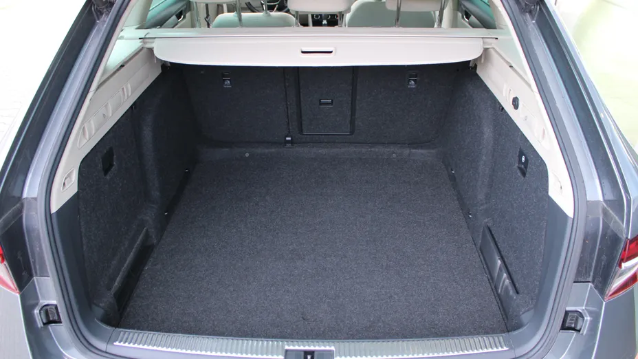 SKODA Superb Superb 2.0 TDI SCR Style DSG