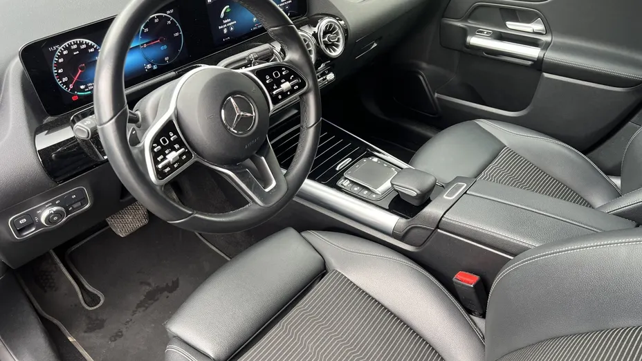 MERCEDES-BENZ EQA EQA 300 66.5kWh 4-Matic Progressive