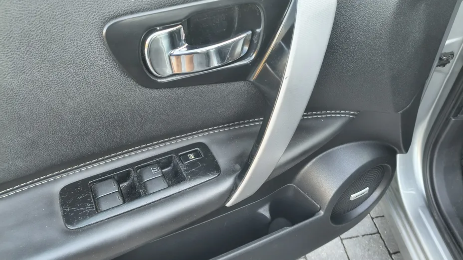 NISSAN Qashqai -