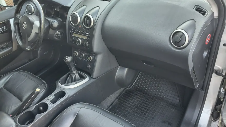 NISSAN Qashqai -