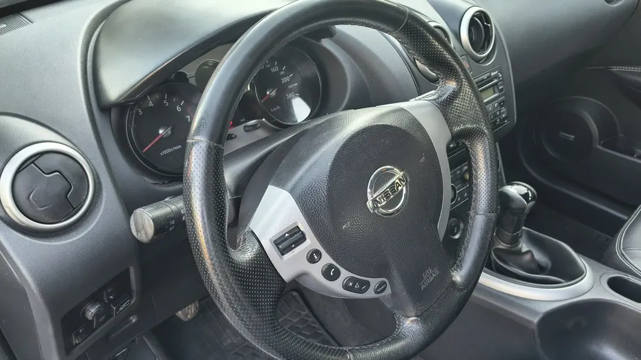 NISSAN Qashqai -