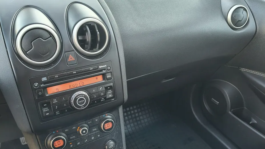 NISSAN Qashqai -