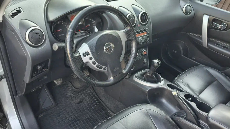 NISSAN Qashqai -