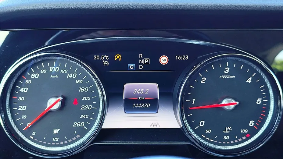 MERCEDES-BENZ E Klasa E 220 d 4-Matic 9G-TRONIC