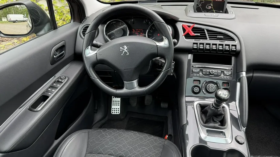 PEUGEOT 3008 -