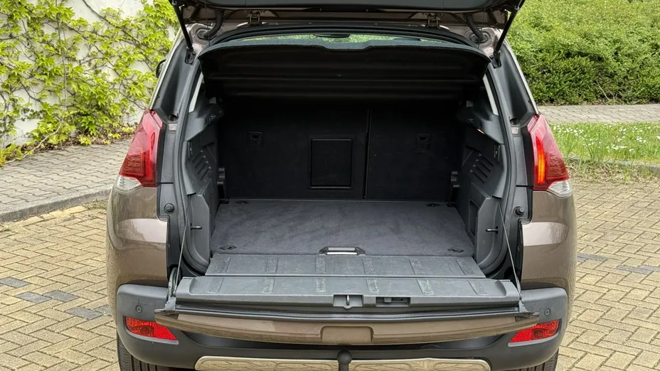 PEUGEOT 3008 -