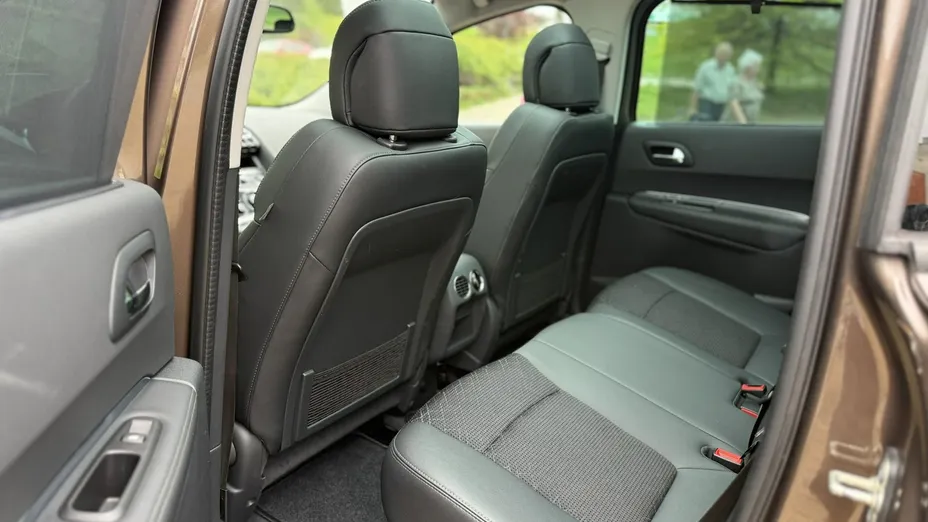PEUGEOT 3008 -