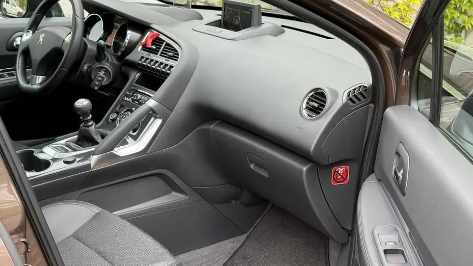 PEUGEOT 3008 -