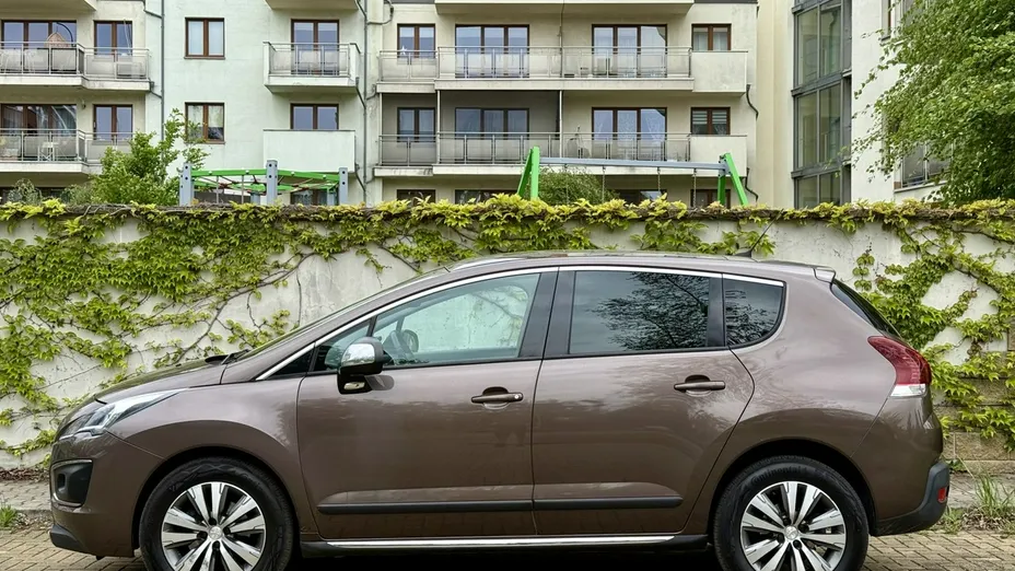 PEUGEOT 3008 -
