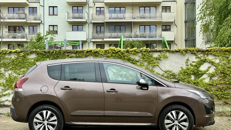 PEUGEOT 3008 -