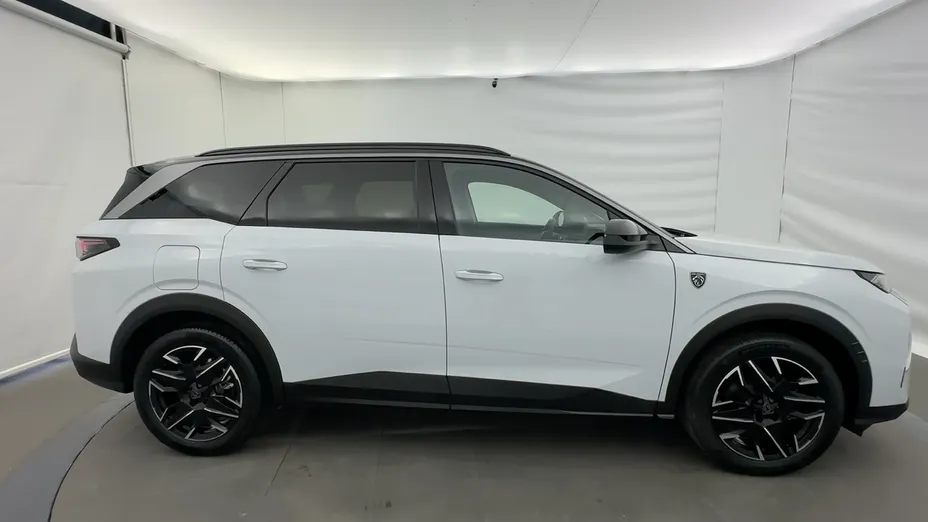 PEUGEOT 5008 -