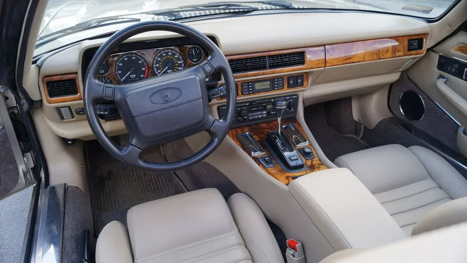 JAGUAR XJS -