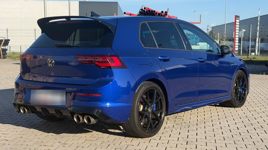 VOLKSWAGEN Golf -