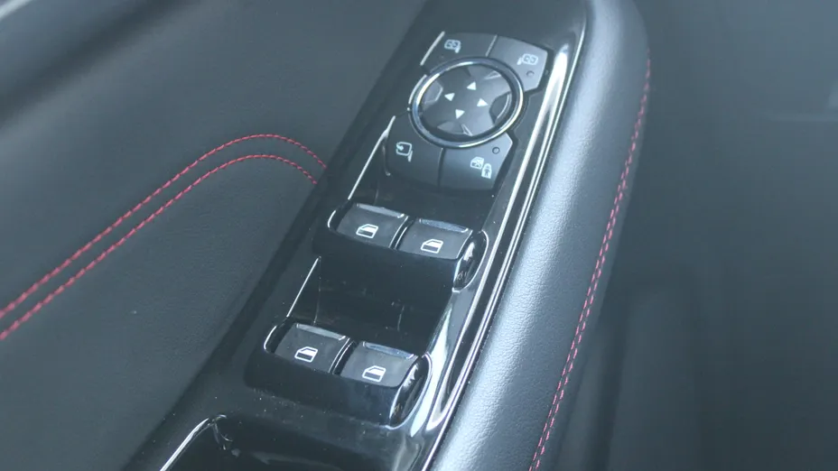 FORD S-MAX S-MAX 2.5 Hybrid ST-Line CVT 7os.