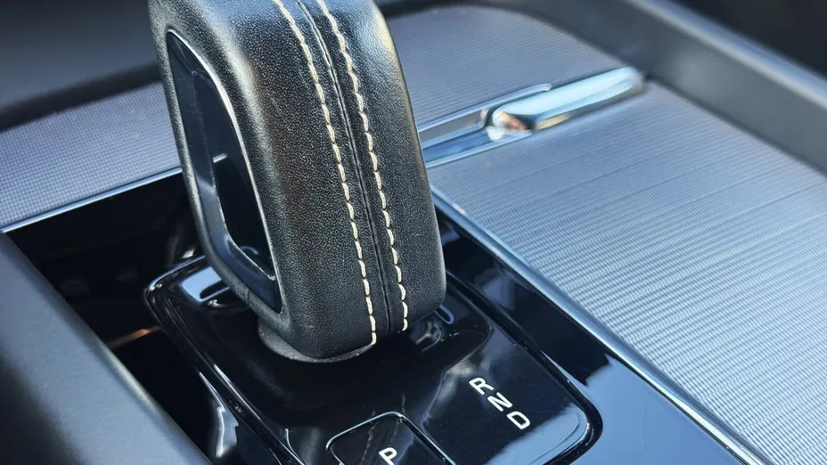 VOLVO XC60 XC60 B4 D AWD R-Design aut