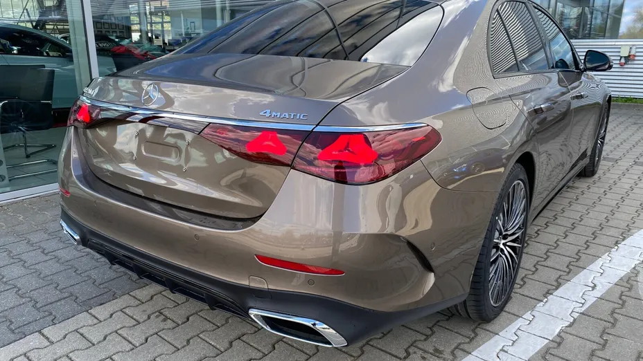 MERCEDES-BENZ E Klasa E 220 d mHEV 4-Matic AMG 9G-Tronic