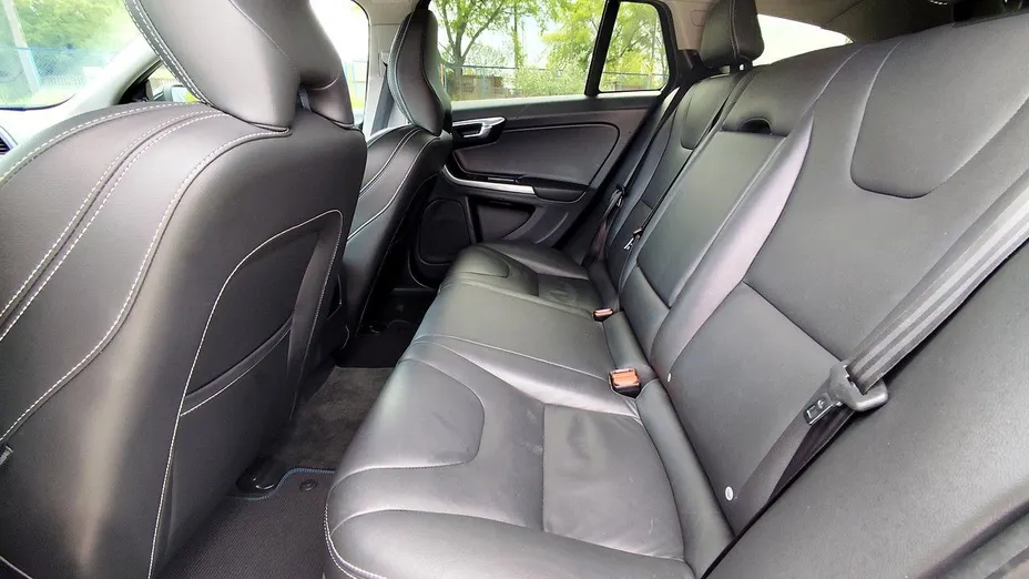 VOLVO V60 -