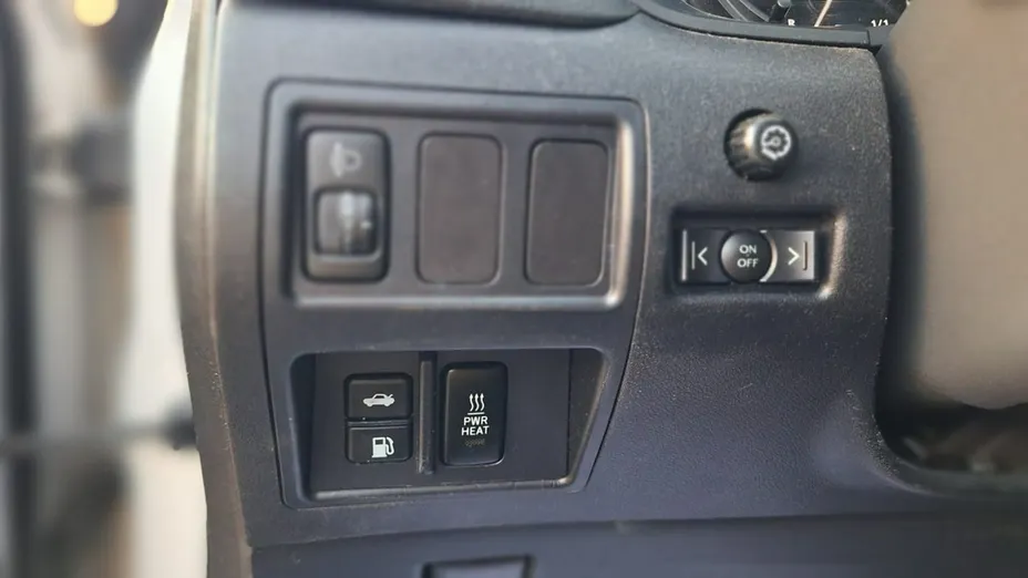 LEXUS IS -