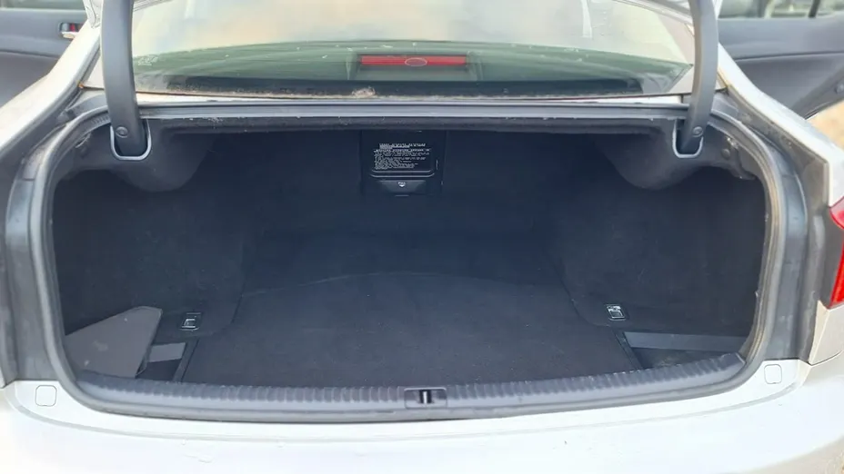 LEXUS IS -
