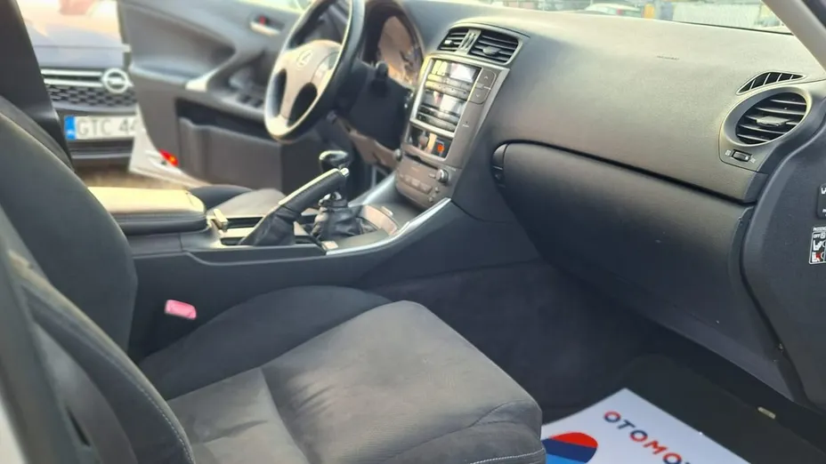 LEXUS IS -