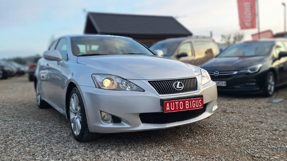LEXUS IS -