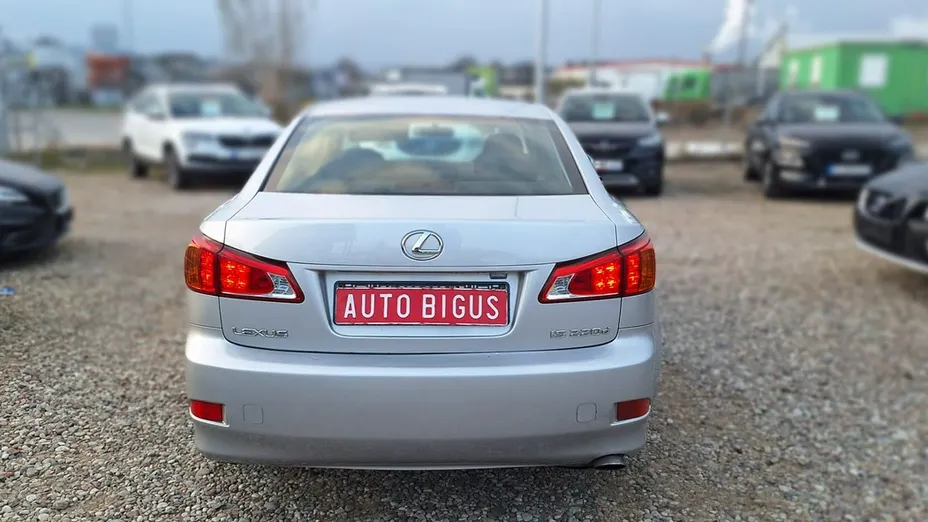 LEXUS IS -