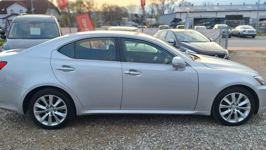 LEXUS IS -