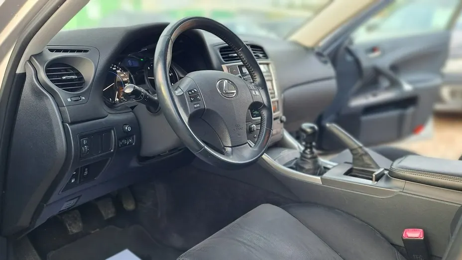 LEXUS IS -