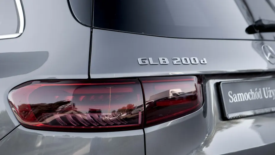 MERCEDES-BENZ GLB GLB 200 d 4-Matic AMG Line 8G-DCT