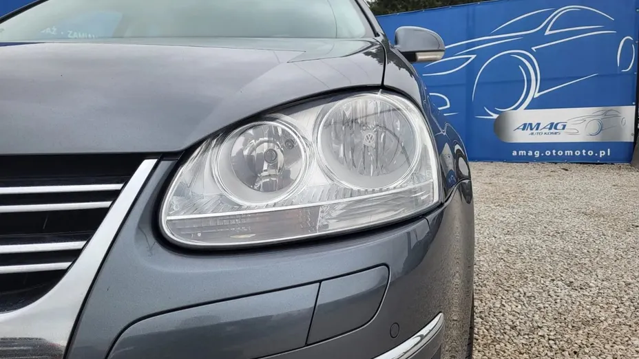 VOLKSWAGEN Golf -