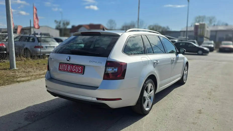 SKODA Octavia -