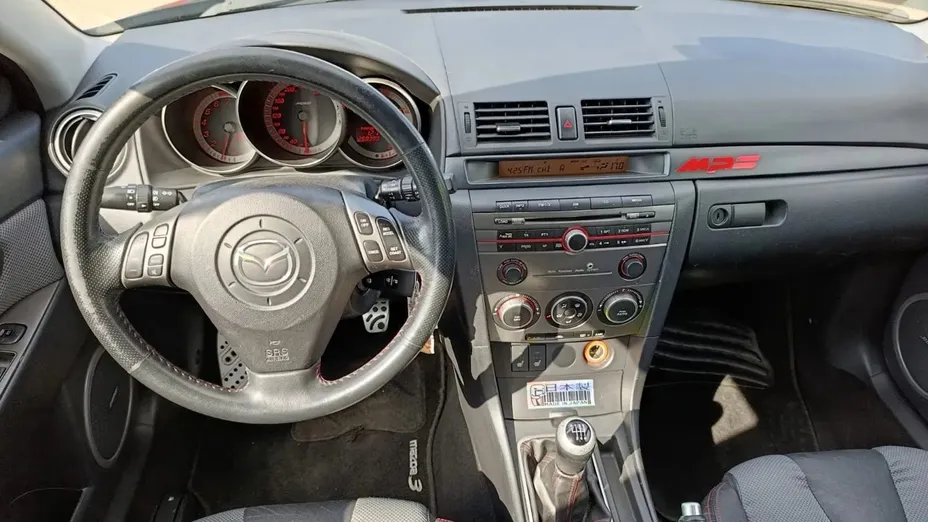 MAZDA 3 -