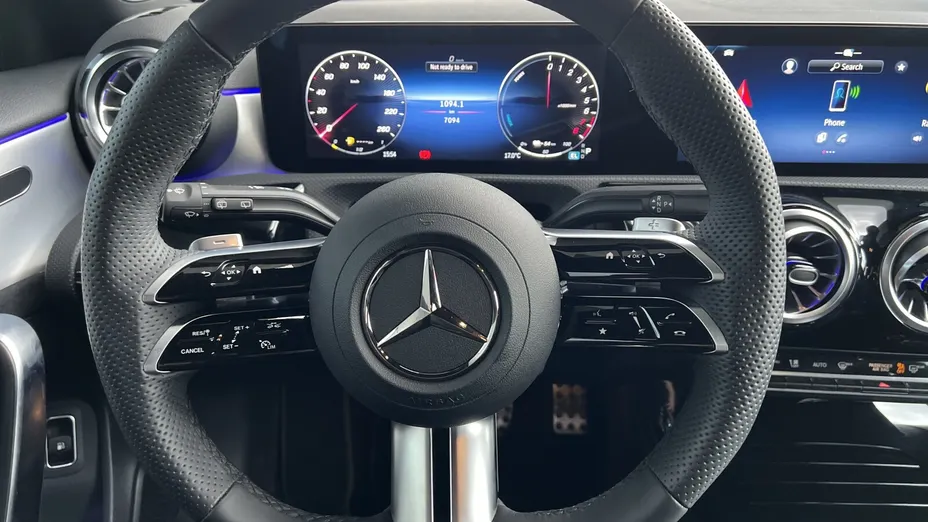 MERCEDES-BENZ A Klasa A 250 e PHEV AMG Line 8G-DCT