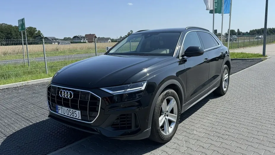 AUDI Q8 -