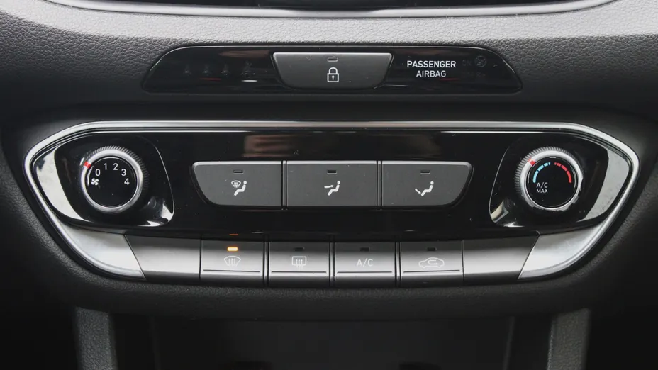 HYUNDAI i30 i30 1.5 DPI Classic +