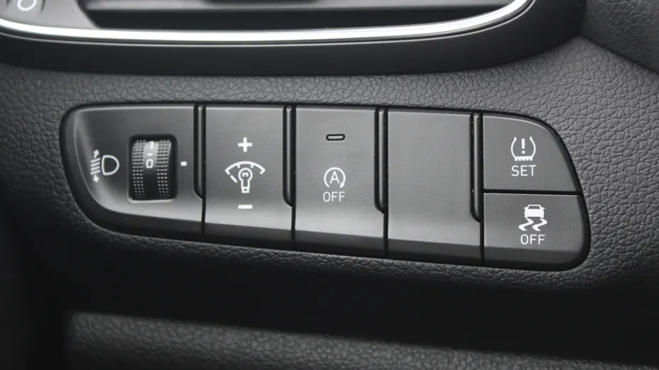 HYUNDAI i30 i30 1.5 DPI Classic +