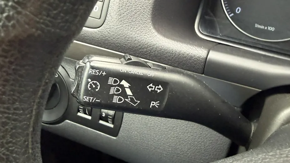 VOLKSWAGEN Touran -