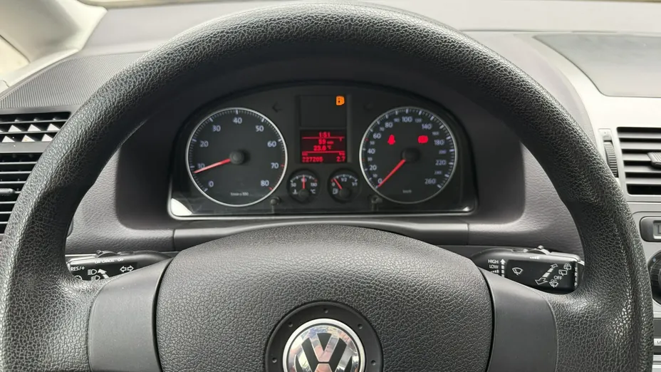 VOLKSWAGEN Touran -