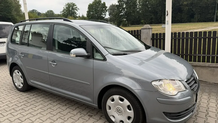VOLKSWAGEN Touran -