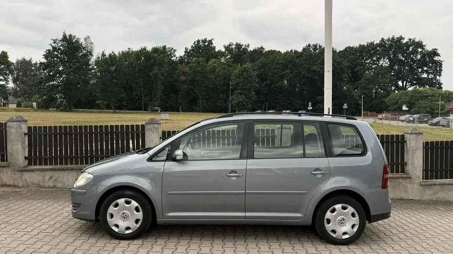 VOLKSWAGEN Touran -