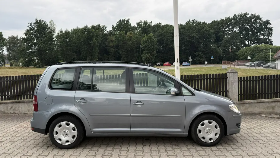 VOLKSWAGEN Touran -