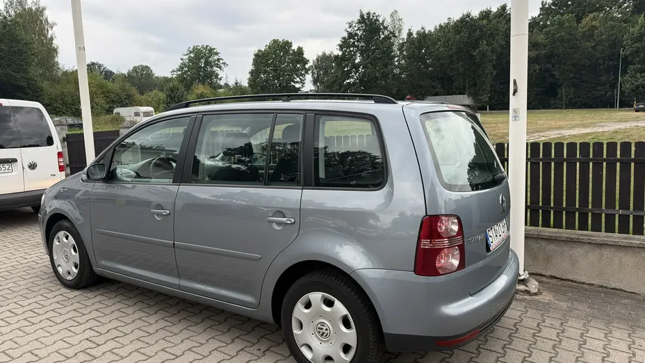 VOLKSWAGEN Touran -