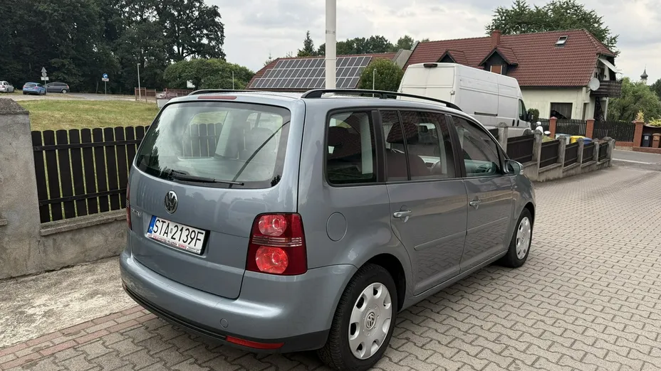 VOLKSWAGEN Touran -
