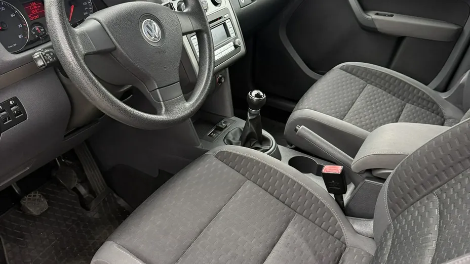 VOLKSWAGEN Touran -