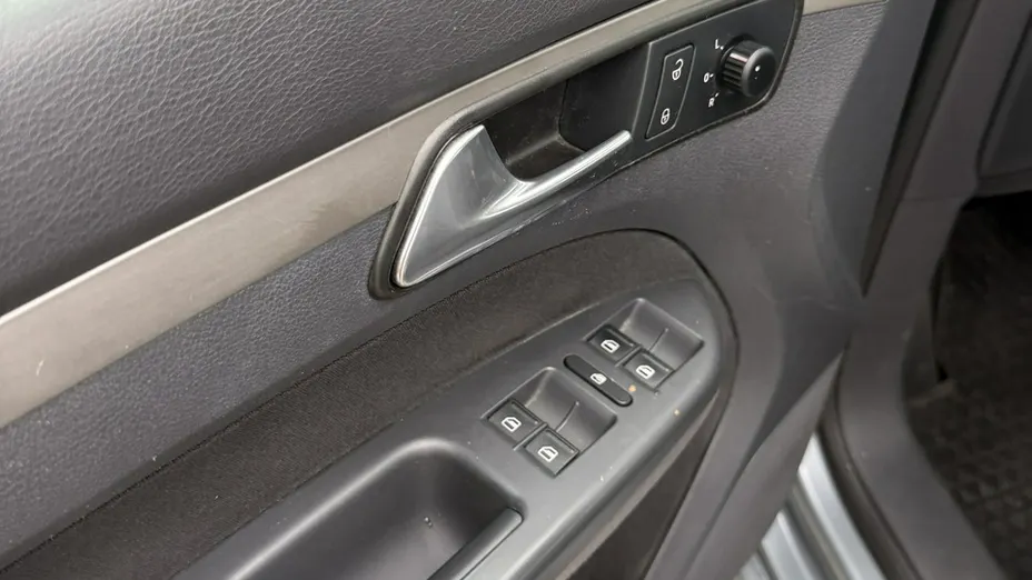 VOLKSWAGEN Touran -